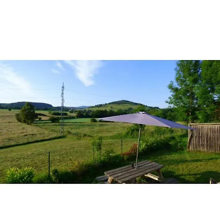 Charmantes Roulottes Au Coeur De L'auvergne Kemp Rochefort-Montagne